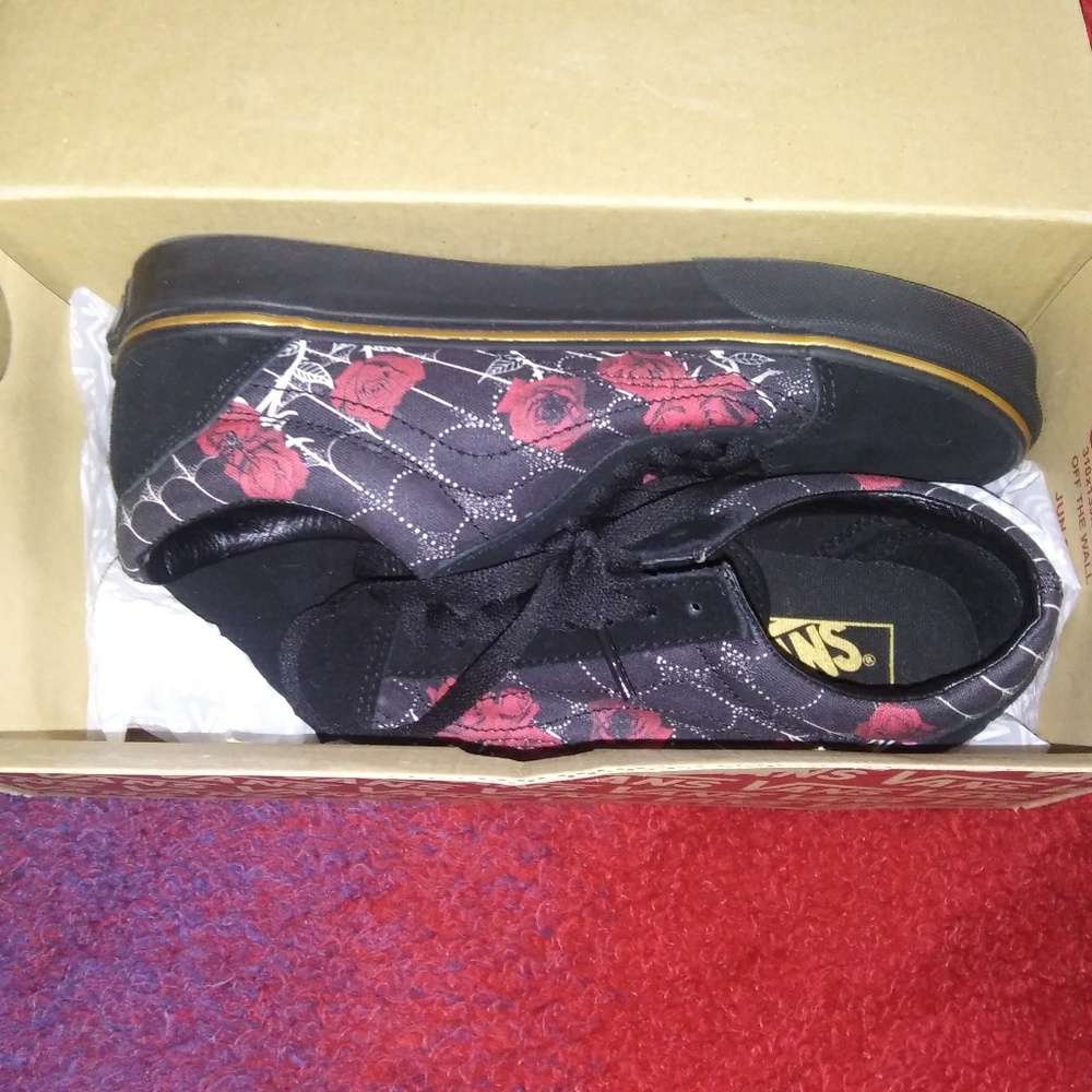 Vans spider roses